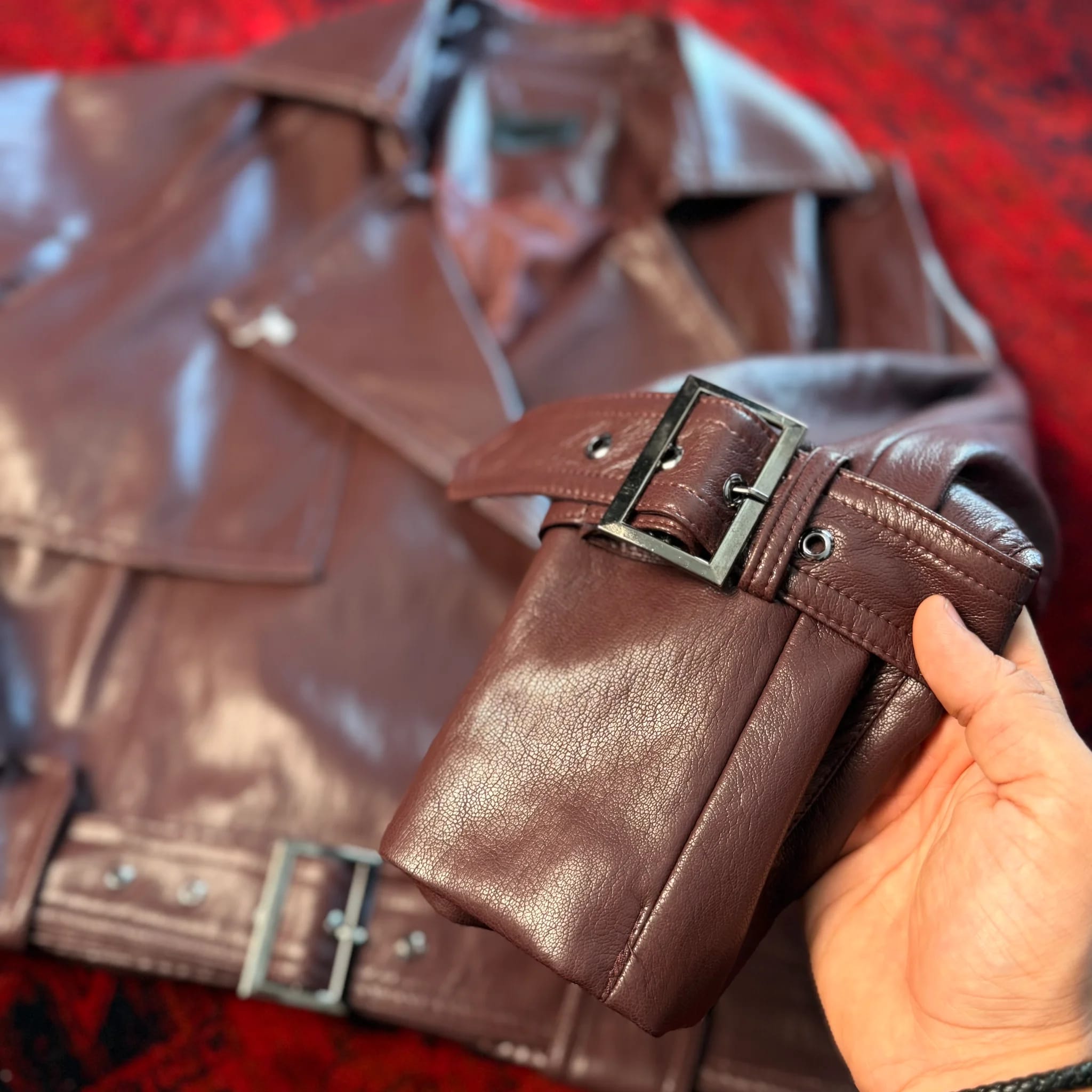 کت چرم کمردار